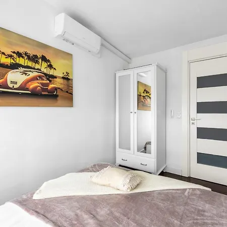 23rd Floor 3br With Views Of