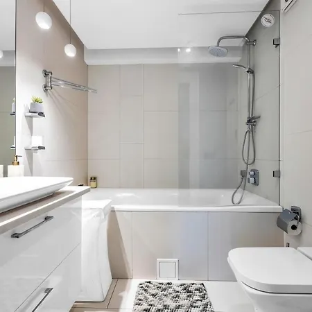 23rd Floor 3br With Views Of Varşova