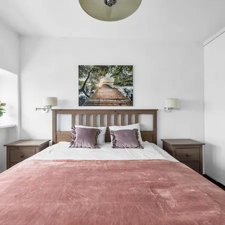 23rd Floor 3br With Views Of